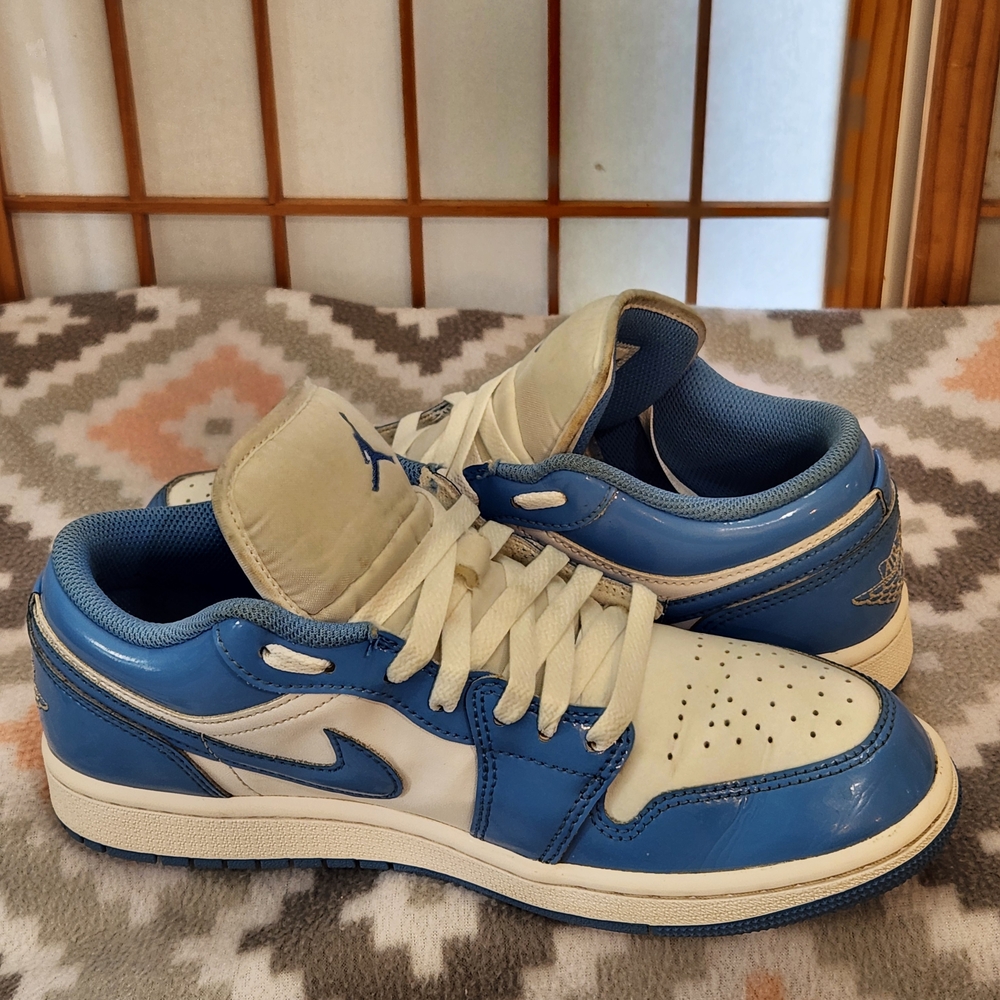 Nike Air Jordan 1 Low - Picture 8 of 10